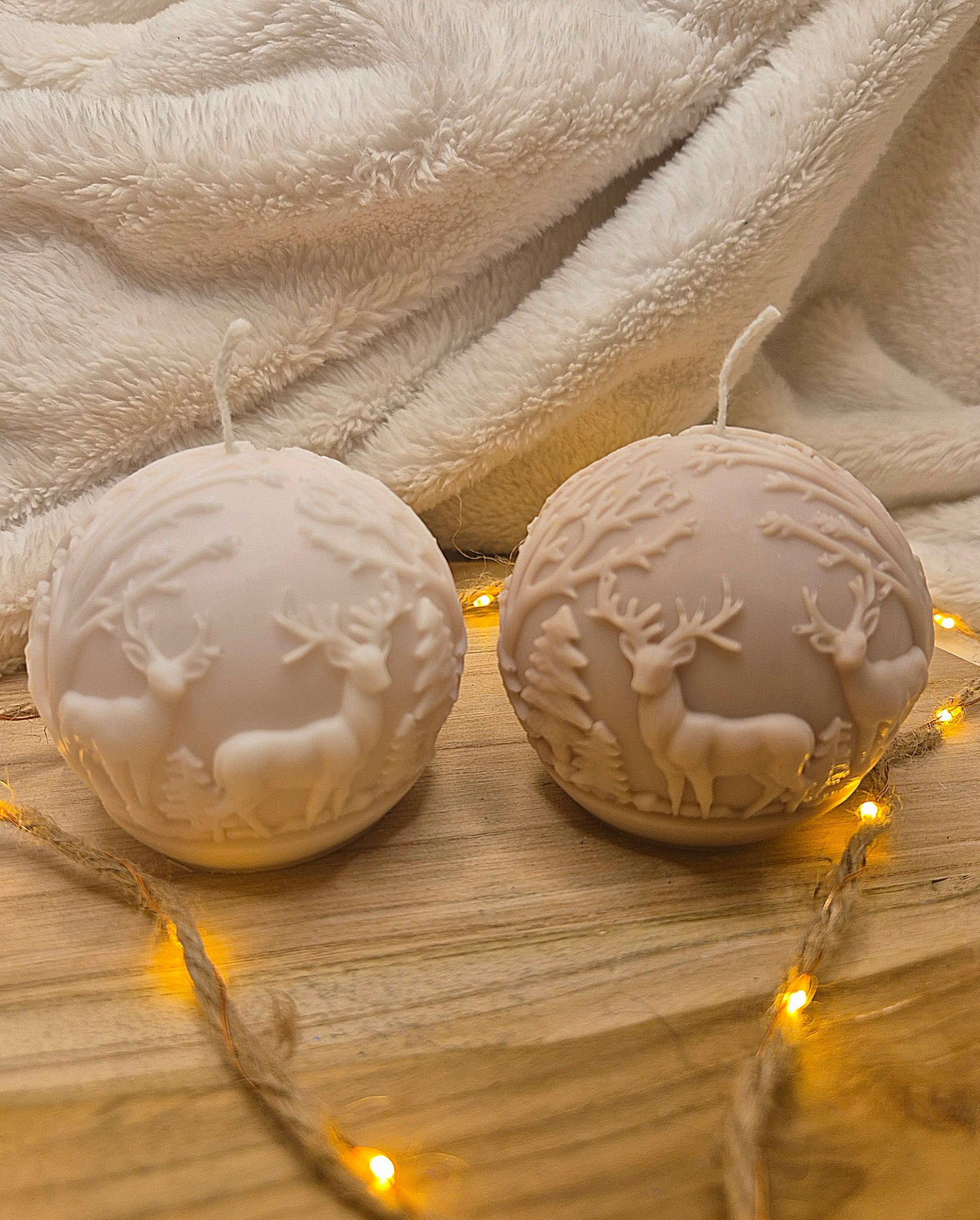 Hirsche im Winterwald