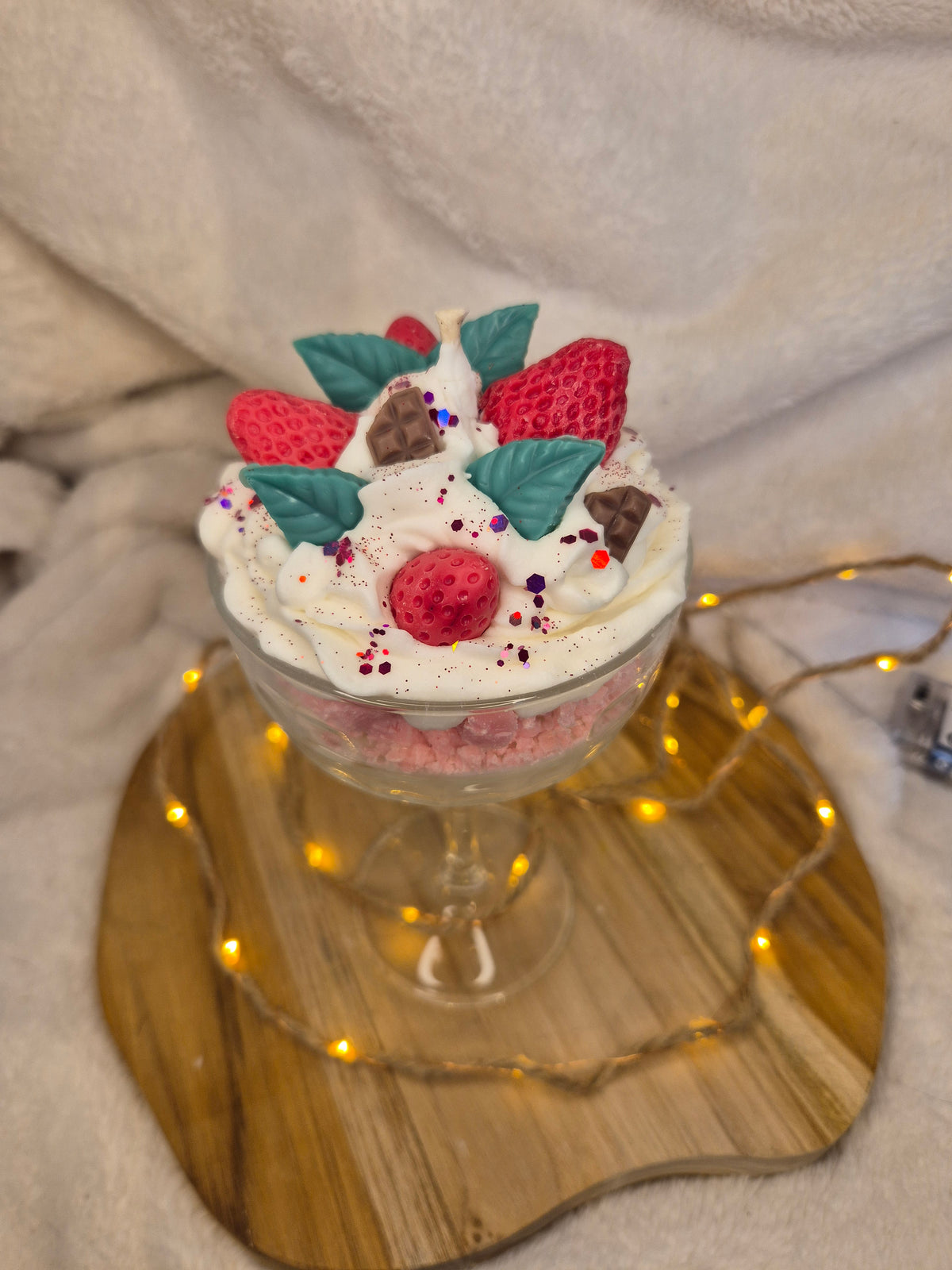 Strawberry Kiss – Dessertkerze im Glas mit Erdbeeren & Schokolade
