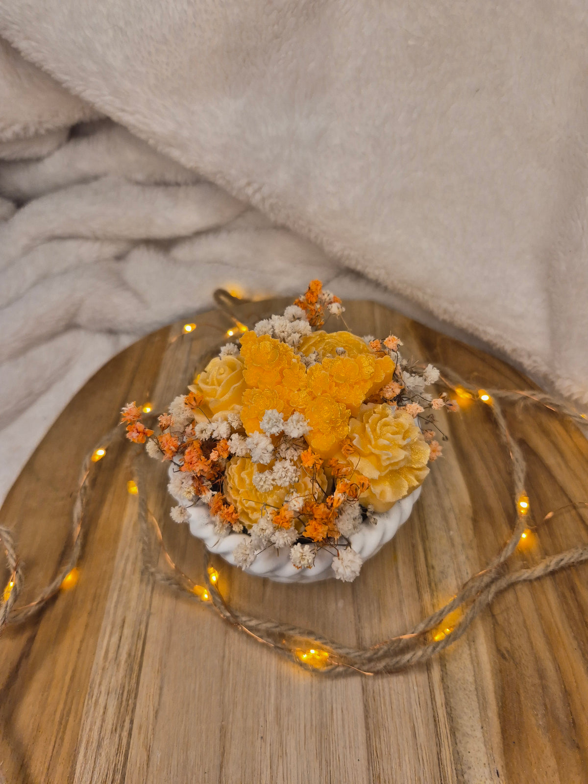 Golden Butterfly Garden – florale Kerze mit Schmetterling & Trockenblumen