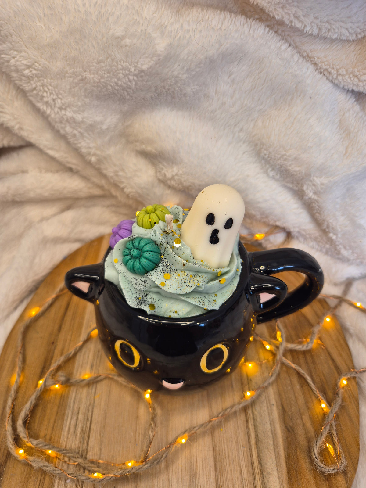 Spooky Kitty – Halloween-Kerze in der Katzentasse 👻🐈‍⬛