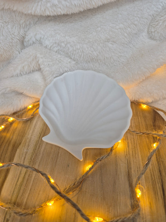 Küstenzauber pur – Deko-Schale „Muschelweiß“