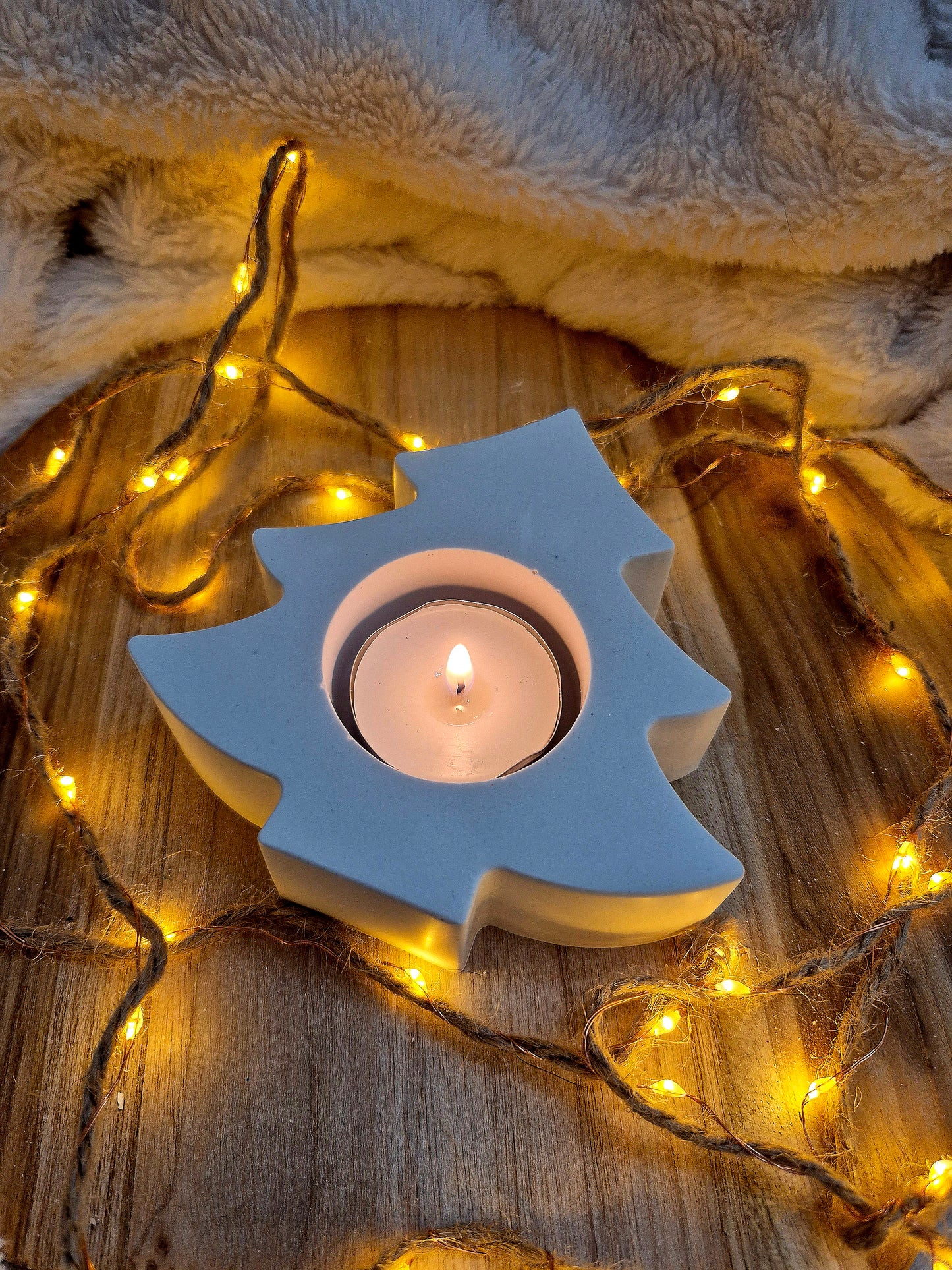 Teelichthalter „Tannenbaum“ – Warmes Licht für kalte Tage