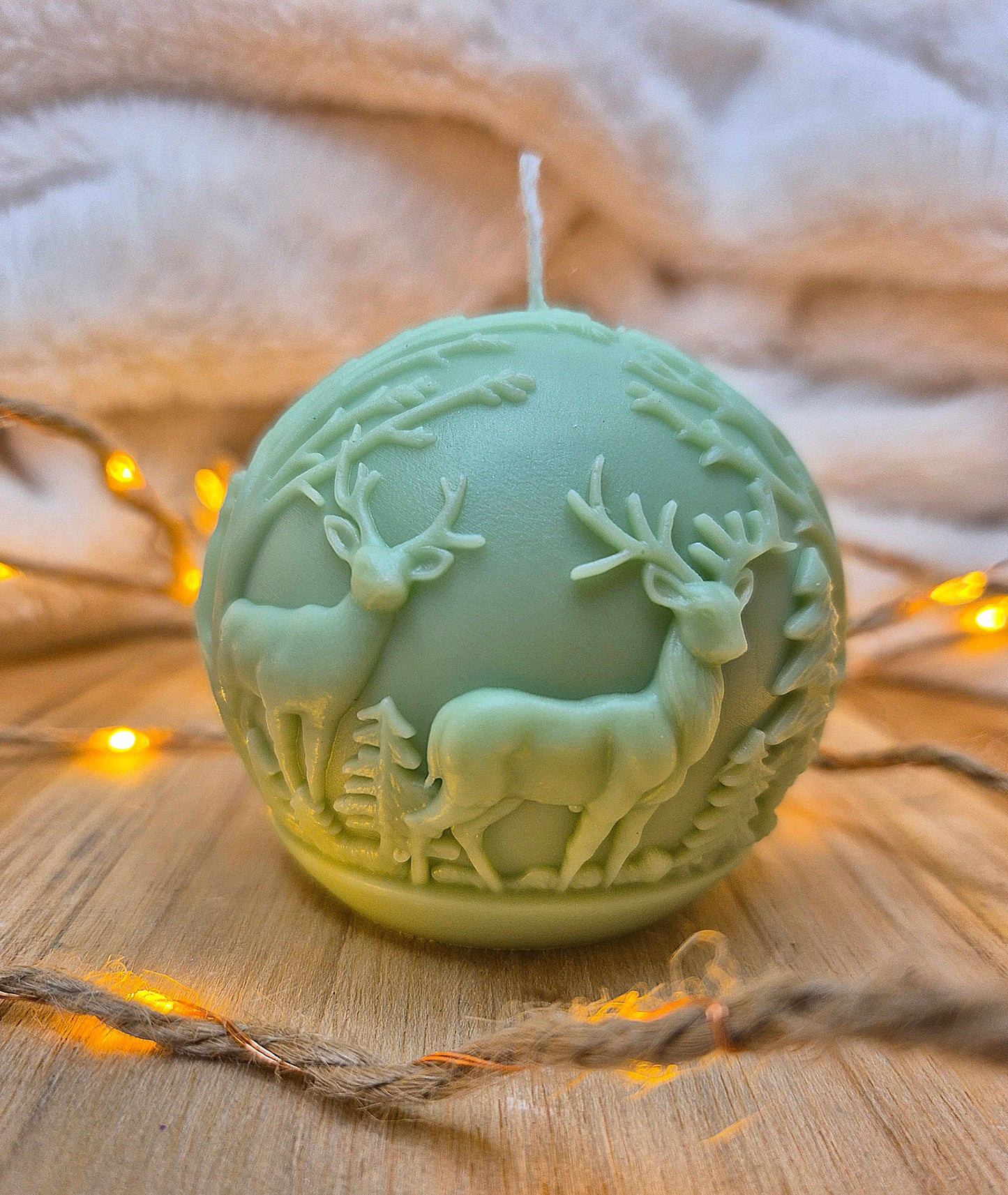 Hirsche im Winterwald