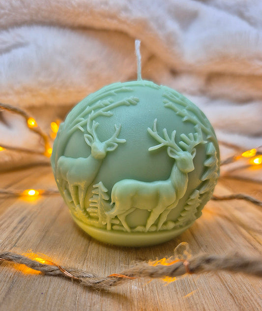 Hirsche im Winterwald