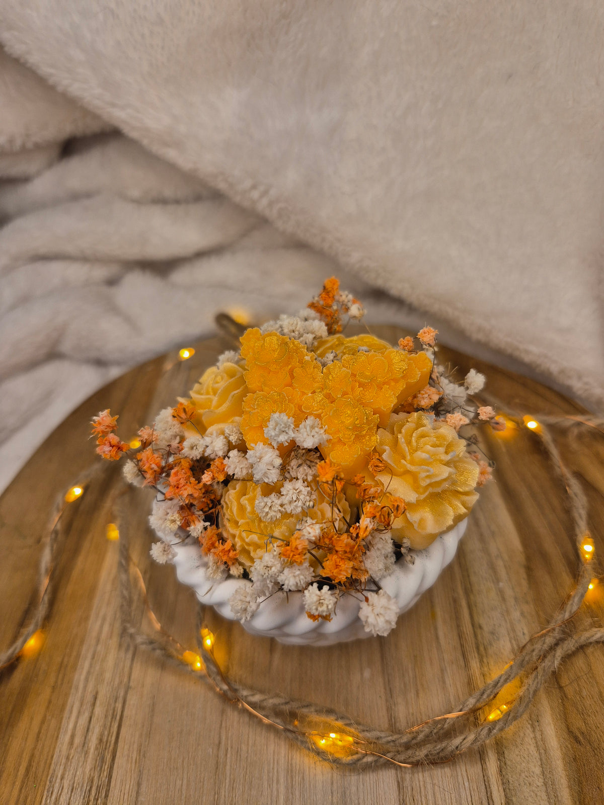 Golden Butterfly Garden – florale Kerze mit Schmetterling & Trockenblumen